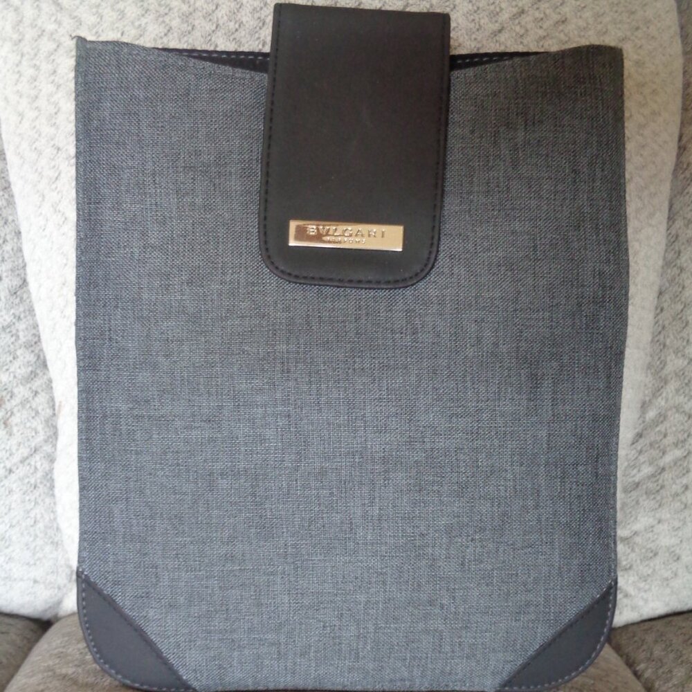BVLGARI Parfums Unisex Black iPad Tablet Pouch New
